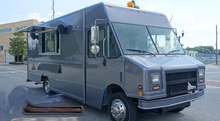 BUILT IN DUBAI Custom Food Truck - Freightliner / MT45 ...